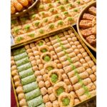 علبة بقلاوة مكسرات